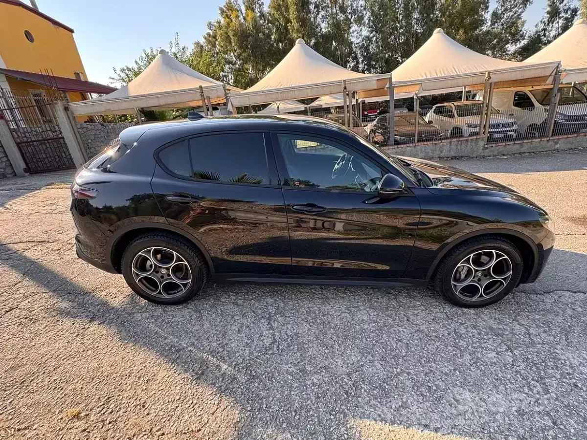 Usata Alfa Romeo Stelvio Sprint 209 CV (153 kW) 2023 Nero SUV