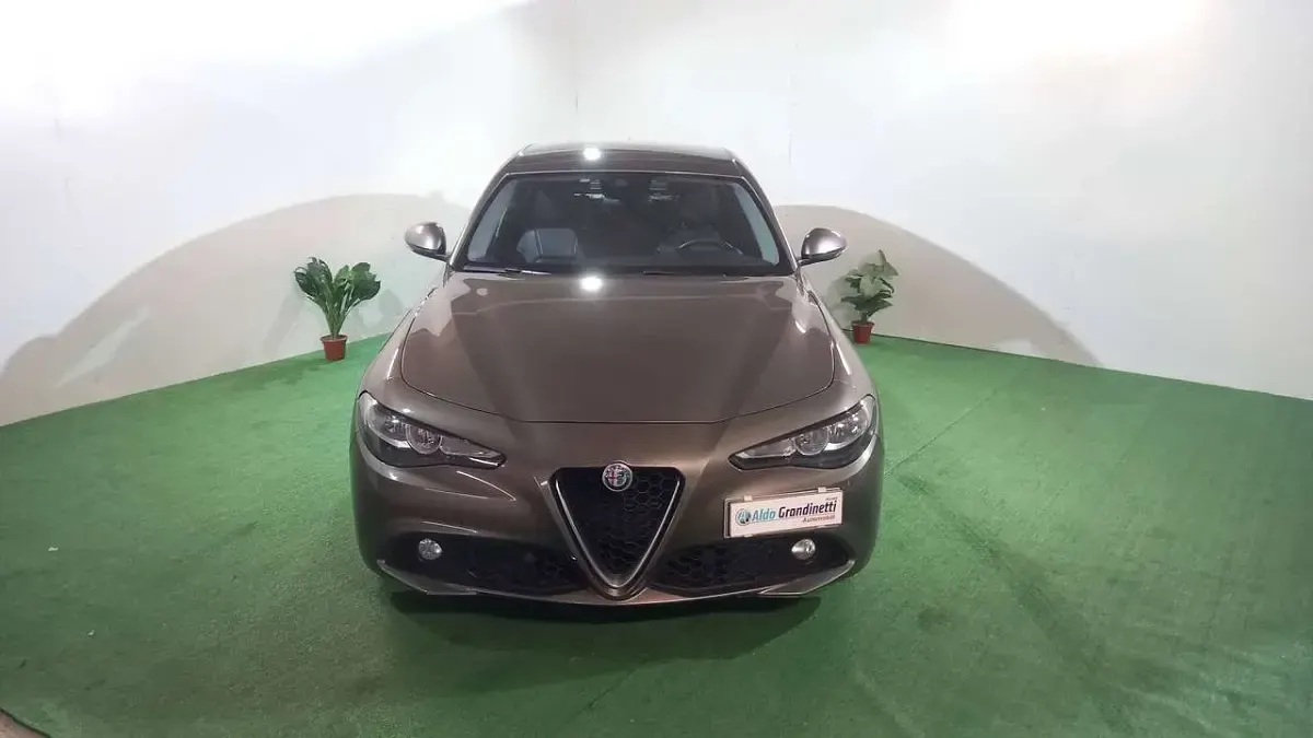 Usata Alfa Romeo Giulia Business 136 CV (100 kW) 2019 Bronzo Berlina