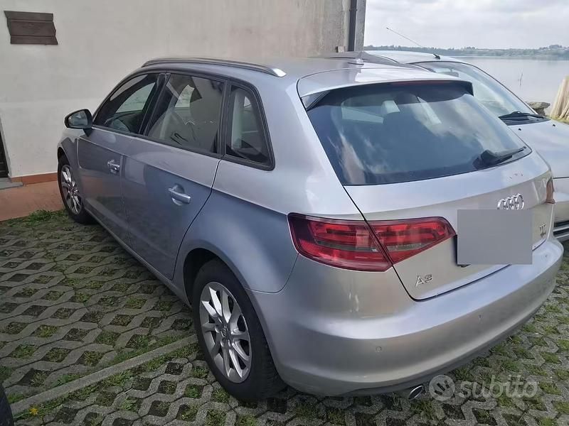 Usado Audi A3 Ambition 110 CV (80 kW) 2016 Gris Berlina