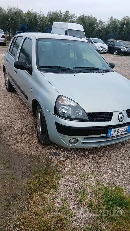 Usata Renault Clio II 65 CV (47 kW) 2005 Grigio Berlina