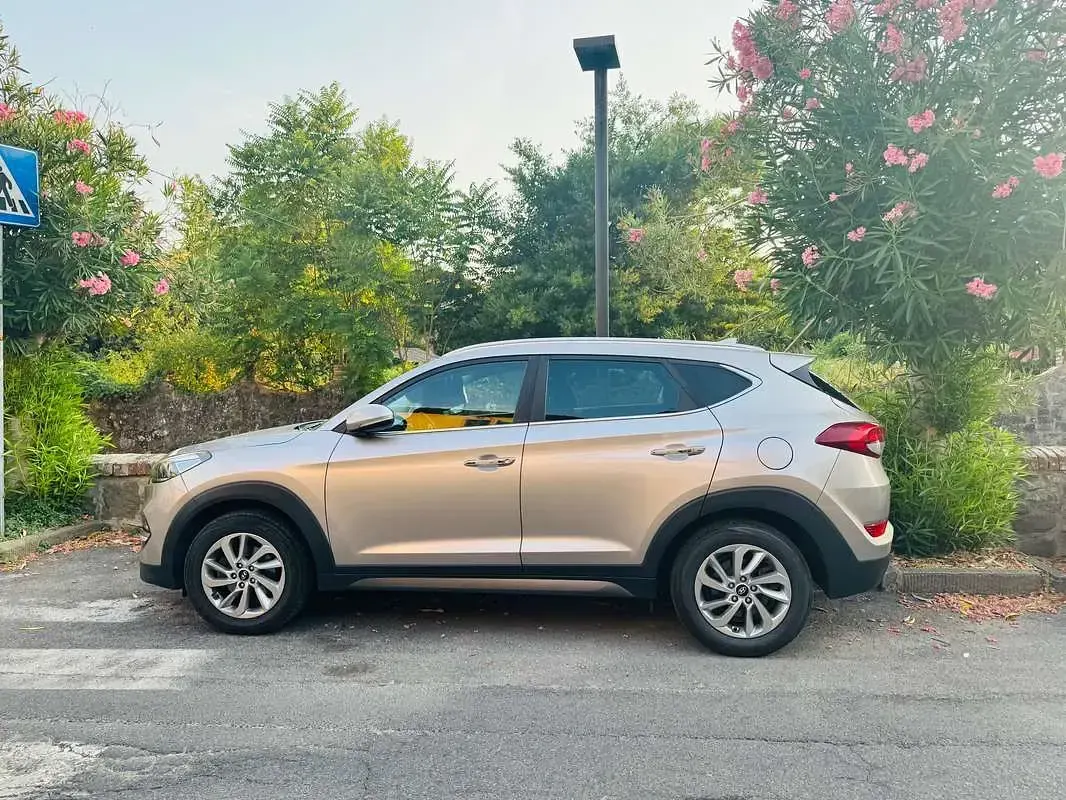Usata Hyundai Tucson Xpossible 141 CV (103 kW) 2016 Beige SUV