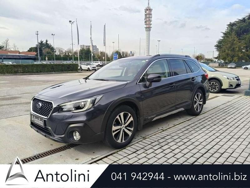 Usata Subaru Outback Premium 175 CV (128 kW) 2019 Grigio scuro Station wagon