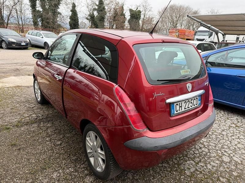 Usata Lancia Ypsilon 69 CV (50 kW) 2003 Rosso Utilitaria