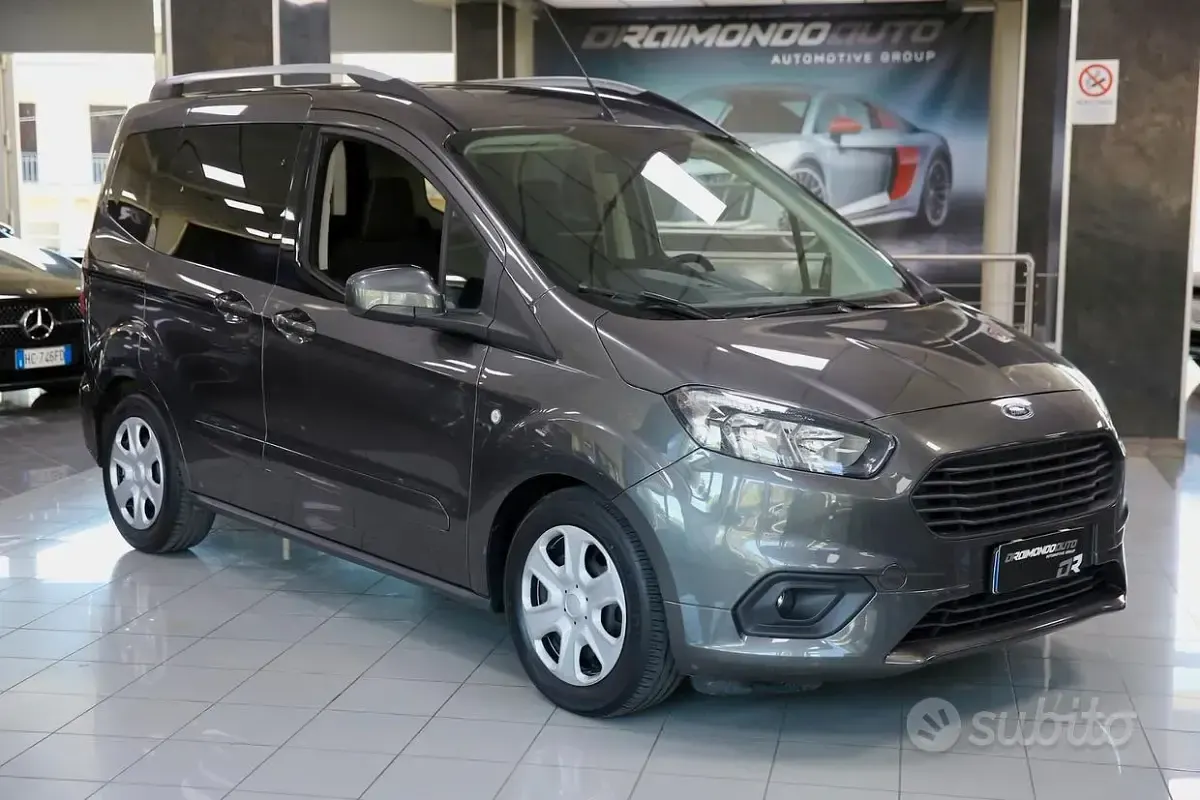 Usata Ford Tourneo Courier 101 CV (74 kW) 2021 Grigio Monovolume