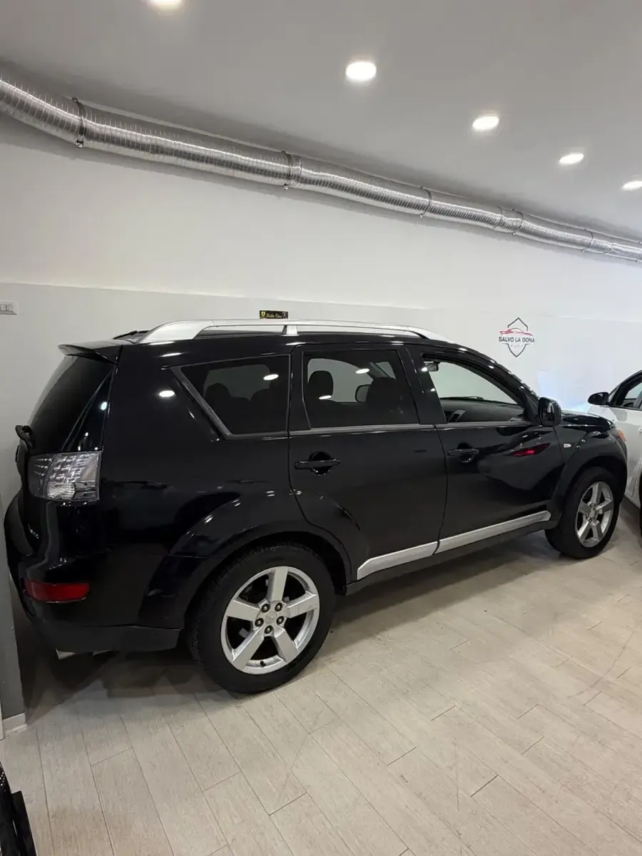 Usata Mitsubishi Outlander Instyle 140 CV (102 kW) 2008 Nero SUV