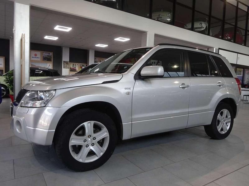 Usata Suzuki Grand Vitara 129 CV (94 kW) 2008 Argento SUV