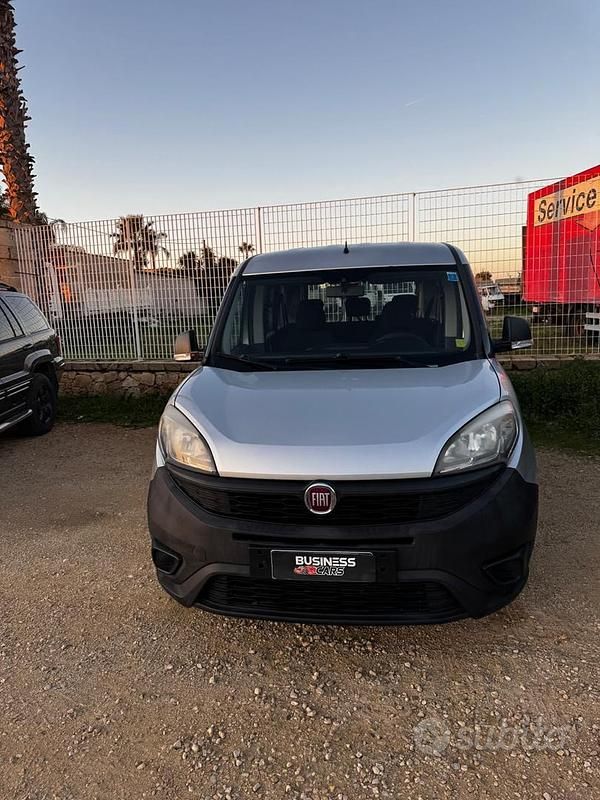 Usata Fiat Doblò 89 CV (65 kW) 2016 Grigio Monovolume