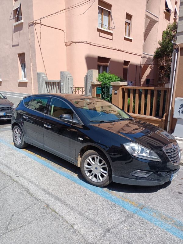 Usata Lancia Delta 120 CV (88 kW) 2013 Utilitaria