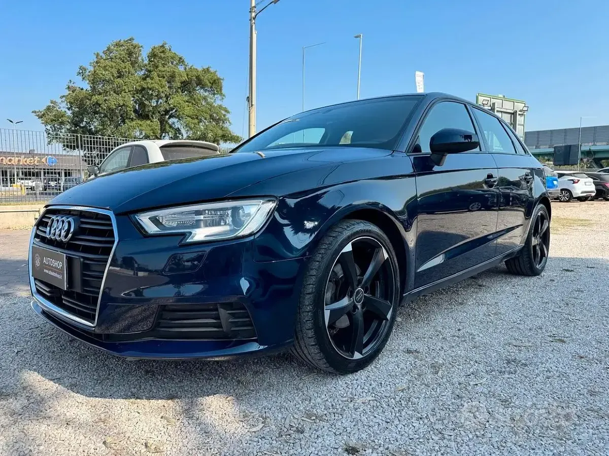 Usata Audi A3 Admired 150 CV (110 kW) 2020 Bluazzurro Berlina
