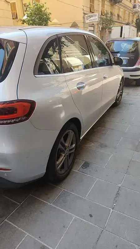 Usata Mercedes B180 Business 116 CV (85 kW) 2020 Utilitaria