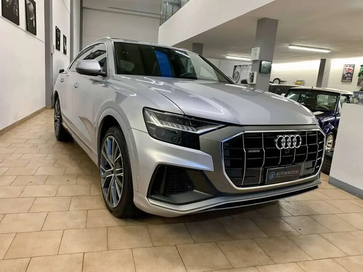 Usata Audi Q8 S-Line 340 CV (250 kW) 2021 Argento SUV