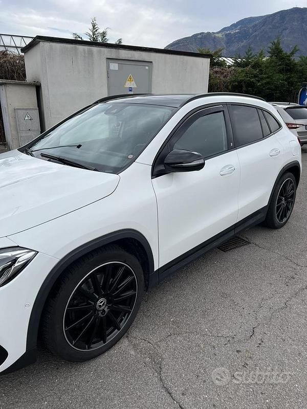 Käytetty Mercedes GLA180 AMG Line Premium 116 HP (85 kW) 2021 Valkoinen Katumaasturi