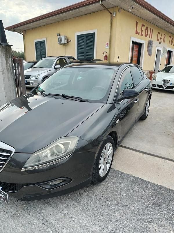 Usata Lancia Delta 119 CV (87 kW) 2012 Grigio Utilitaria