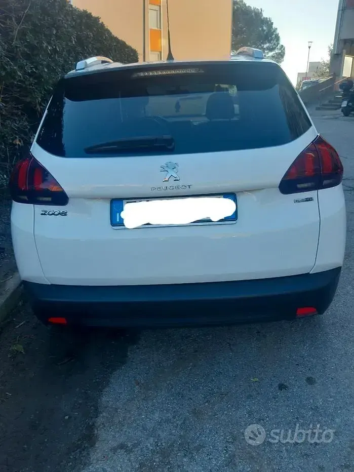 Usata Peugeot 2008 75 CV (55 kW) 2017 Bianco SUV