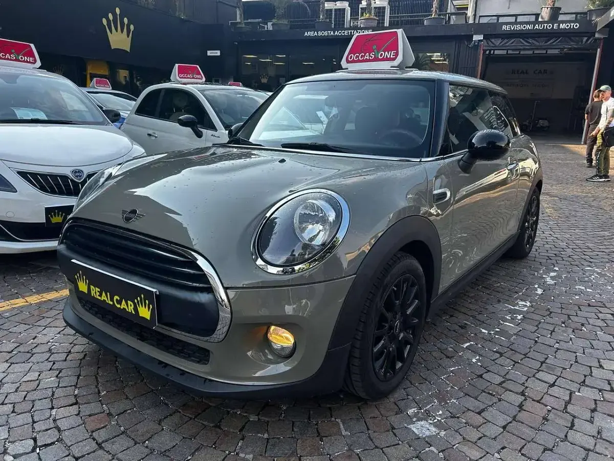 Usata Mini ONE 75 CV (55 kW) 2019 Emerald grey Utilitaria