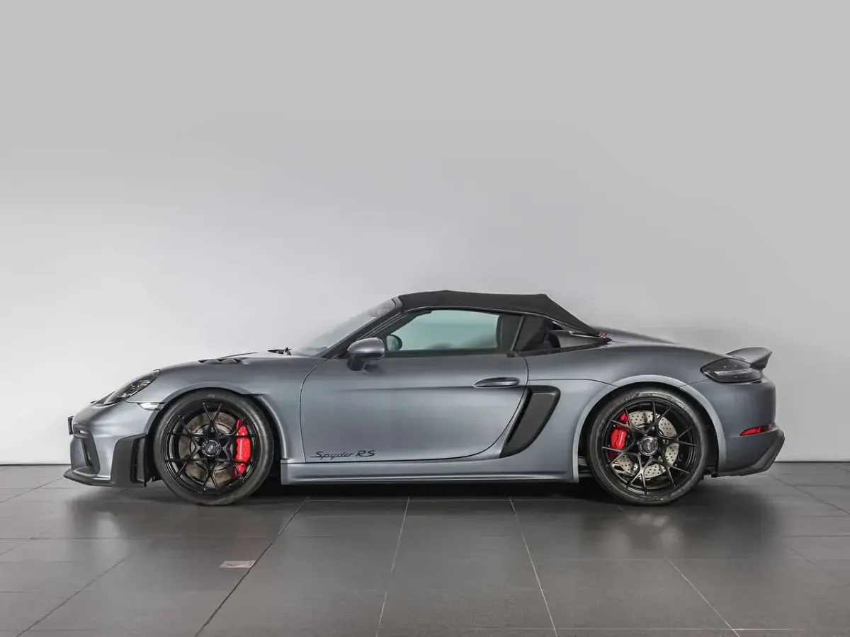 Nuova Porsche 718 Spyder 500 CV (367 kW) 2025 Grigio vanadio Cabrio