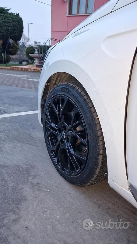 Usata Renault Clio V Techno 101 CV (74 kW) 2025 Bianco Berlina