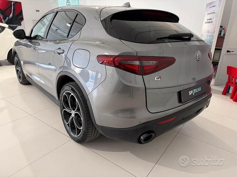 Usata Alfa Romeo Stelvio Executive 210 CV (154 kW) 2017 Grigio SUV