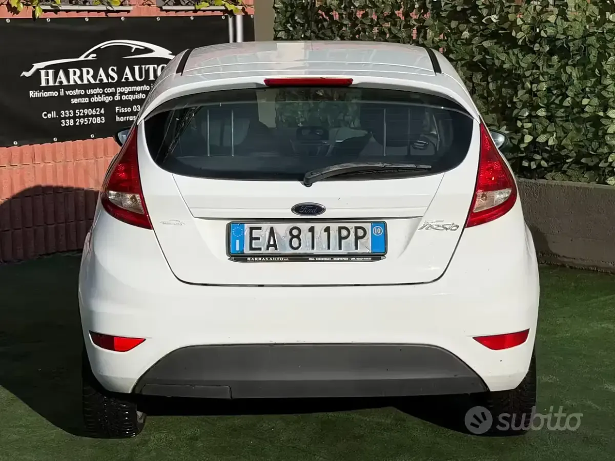 Usata Ford Fiesta 92 CV (67 kW) 2010 Bianco Berlina