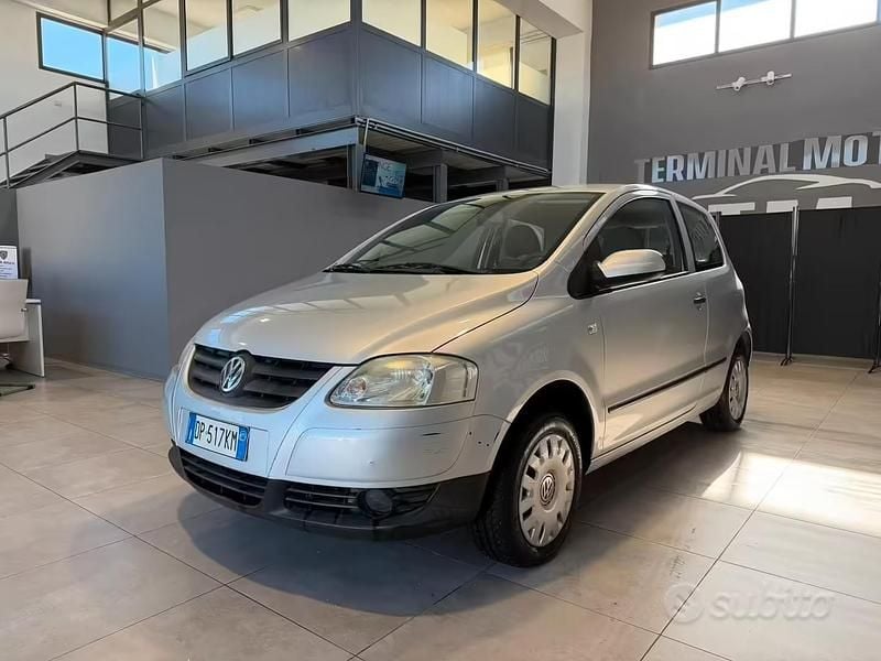 Begagnad VW Fox 54 HK (39 kW) 2008 Grå Halvkombi