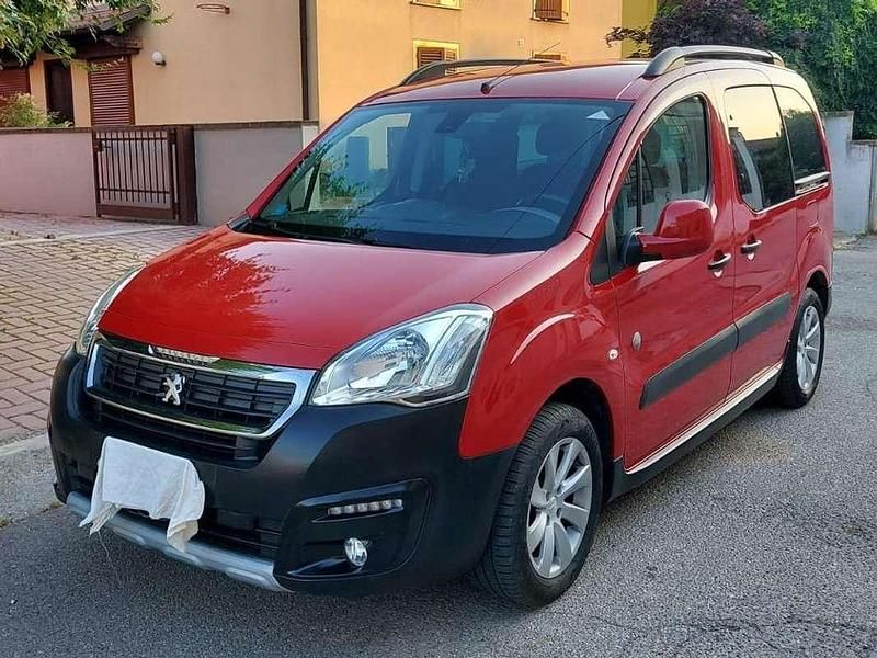 Usata Peugeot TePee Outdoor 114 CV (83 kW) 2015 Rosso Station wagon