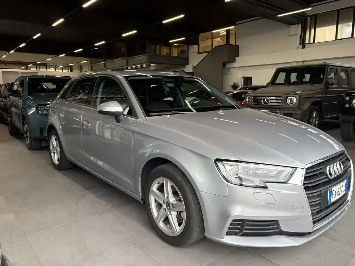 Usata Audi A3 Business 116 CV (85 kW) 2019 Argento Berlina