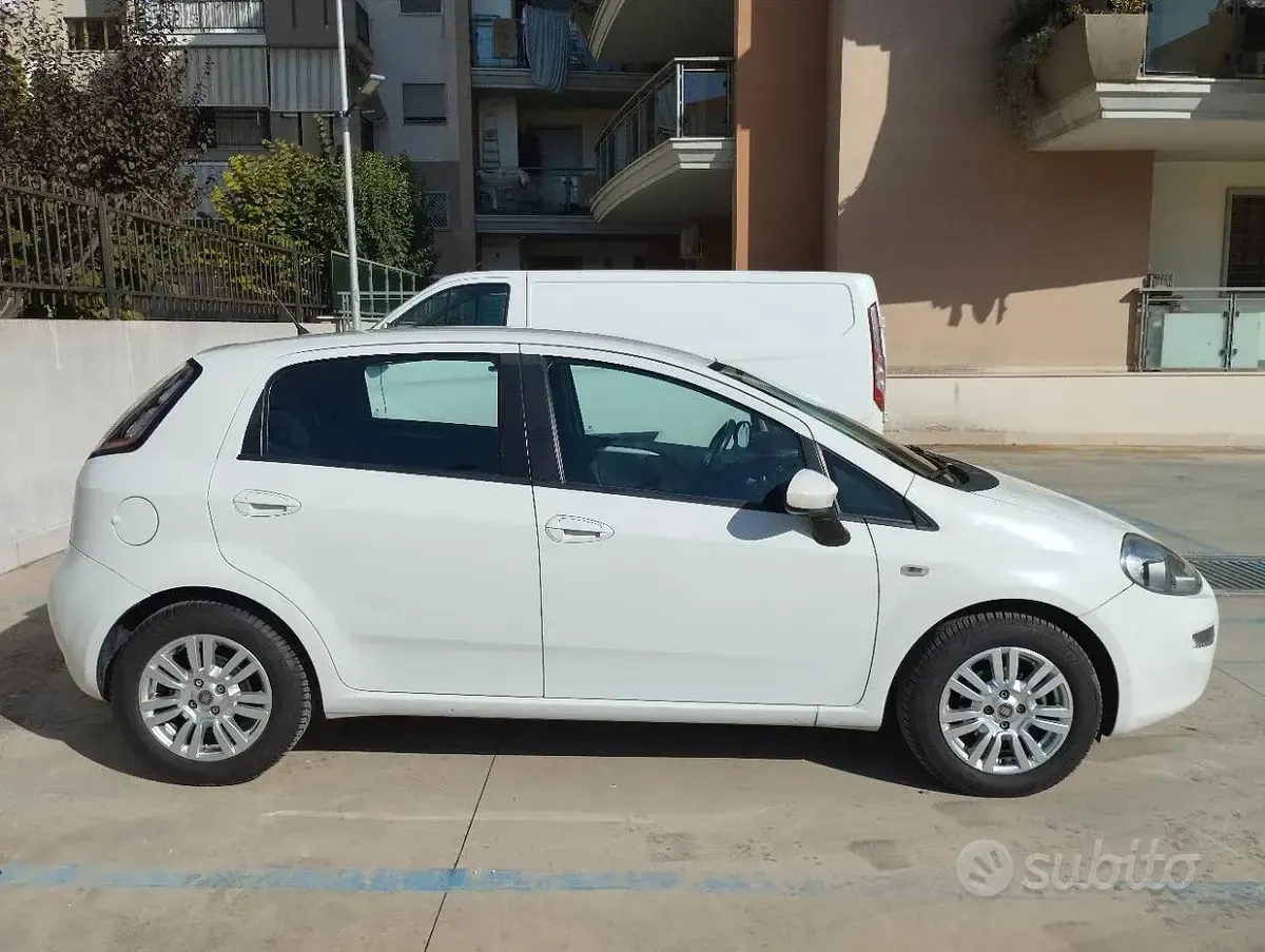 Usata Fiat Grande Punto 75 CV (55 kW) 2015 Bianco Utilitaria
