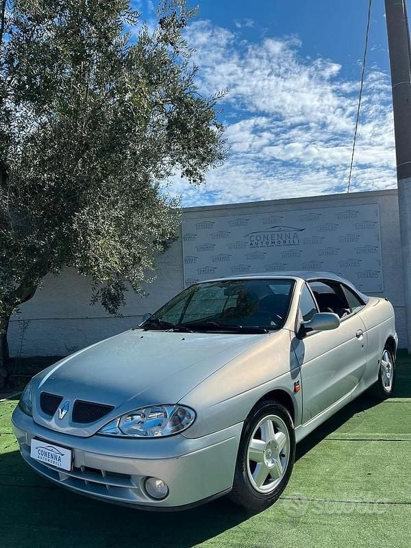 Usata Renault Mégane Cabriolet 107 CV (78 kW) 2000 Blu Cabrio