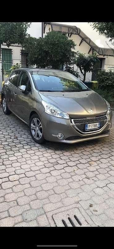 Usata Peugeot 208 Allure 82 CV (60 kW) 2012 Bronzo Utilitaria