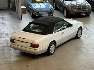 Usata Mercedes E320 220 CV (161 kW) 1996 Bianco Cabrio