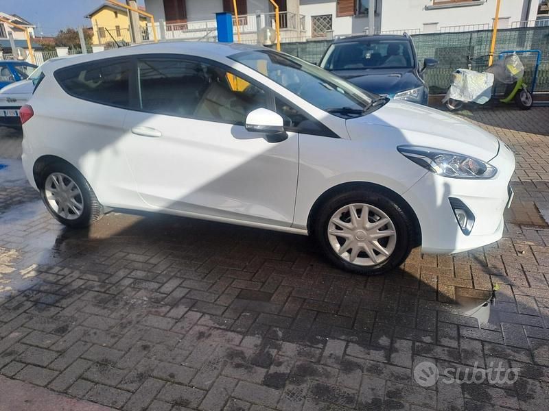 Usata Ford Fiesta Trend 85 CV (62 kW) 2019 Bianco Utilitaria