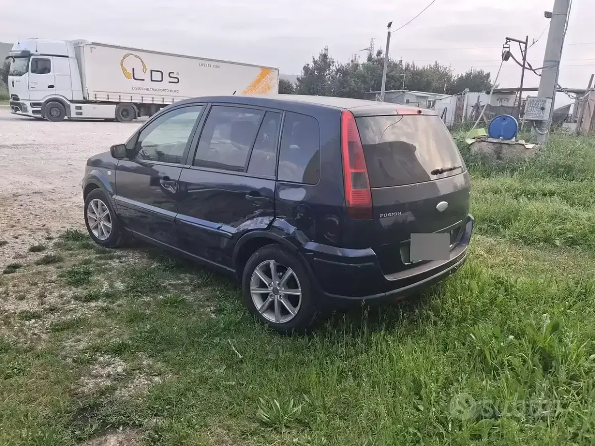Usata Ford Fusion 68 CV (50 kW) 2005 Blu Utilitaria