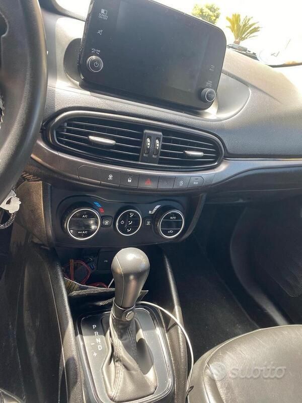 Usata Fiat Tipo 120 CV (88 kW) 2019 Nero Station wagon