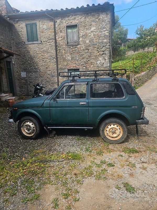 Verde Usata 1998 Lada niva SUV | 1700 € (Buon prezzo) - Immagine 1/4