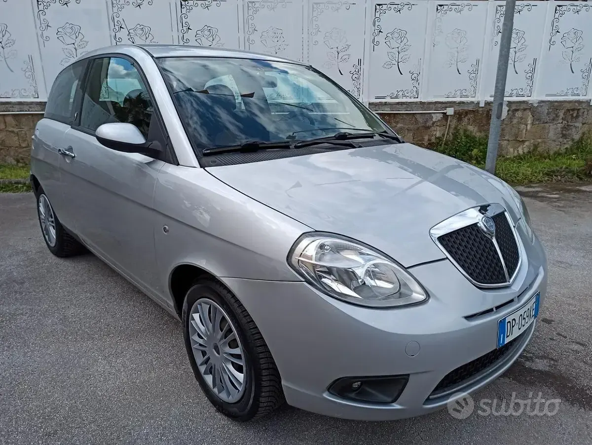 Usata Lancia Ypsilon 60 CV (44 kW) 2008 Grigio Utilitaria