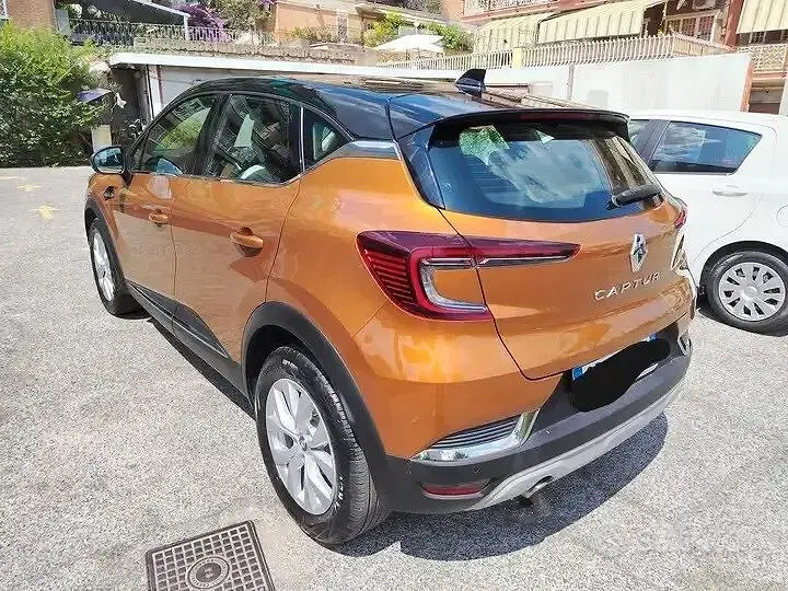 Usata Renault Captur Intens 101 CV (74 kW) 2020 Arancione SUV