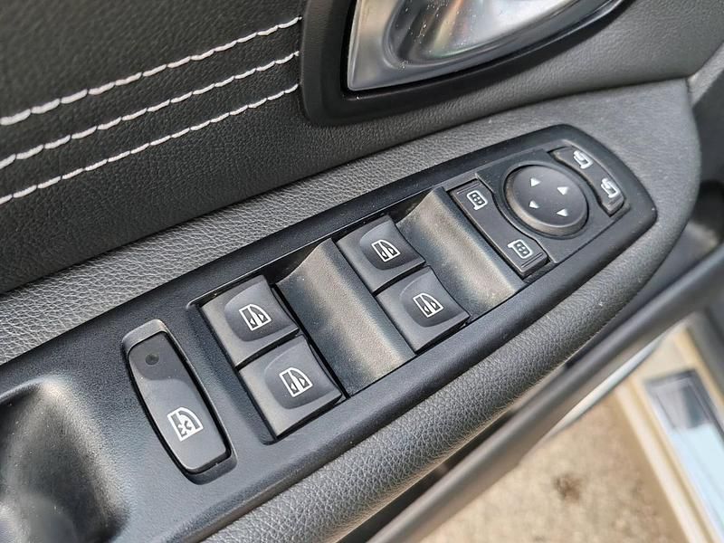 Usata Renault Scénic III 110 CV (80 kW) 2011 Oro Monovolume