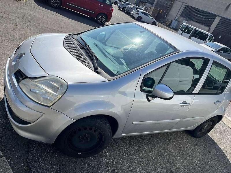 Usata Renault Modus 75 CV (55 kW) 2011 Argento Monovolume