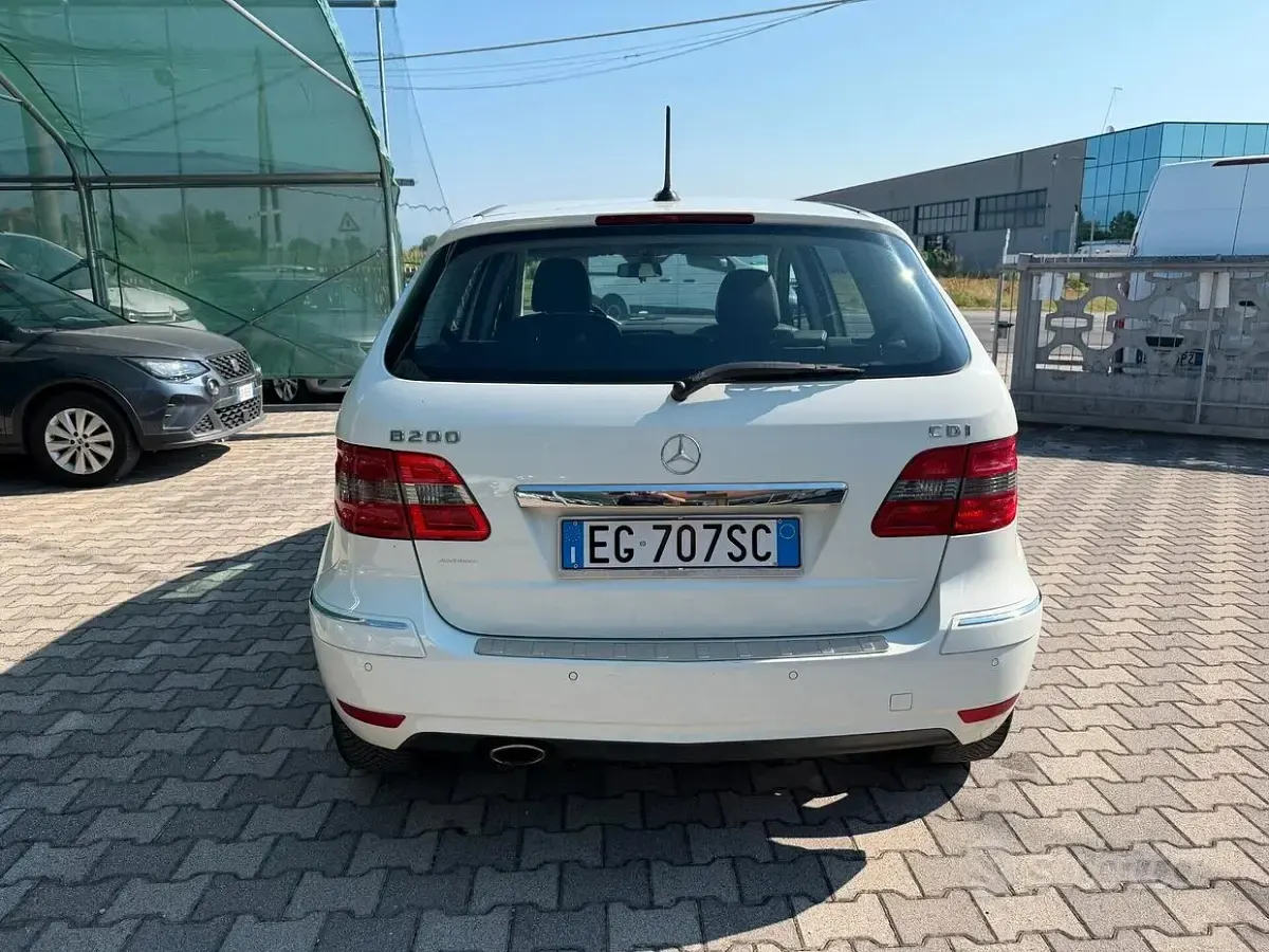 Usata Mercedes B200 Executive 140 CV (102 kW) 2011 Bianco Utilitaria