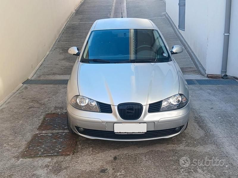 Usata Seat Cordoba Sport 131 CV (96 kW) 2003 Grigio Berlina
