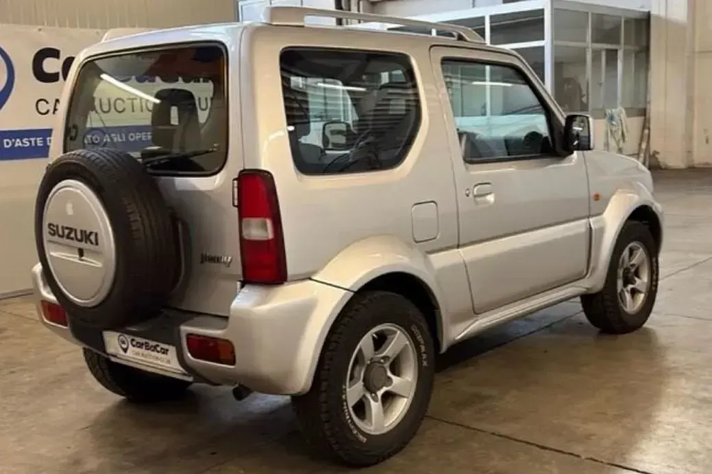Usata Suzuki Jimny 85 CV (62 kW) 2006 Argento SUV