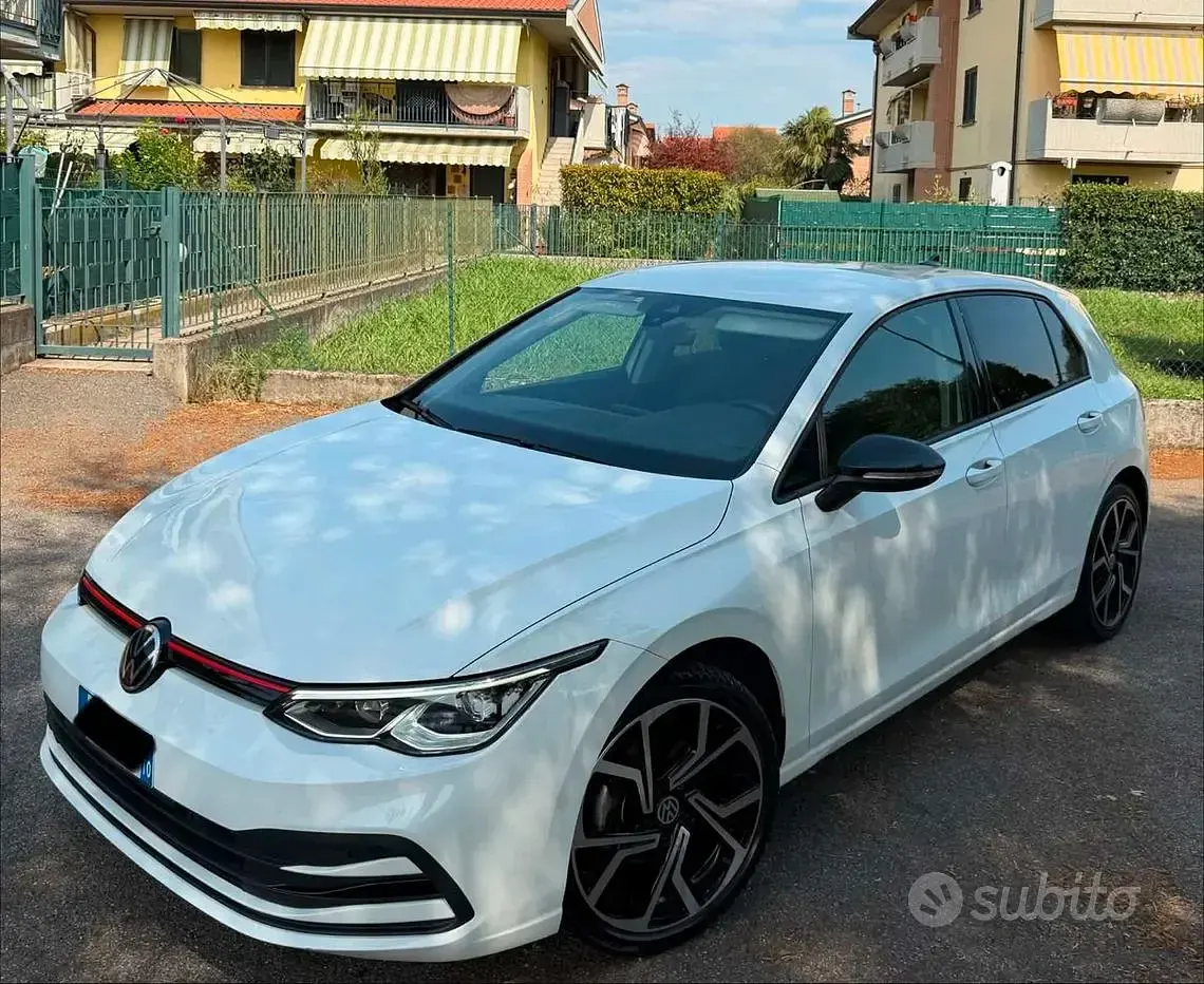 Usata VW Golf VIII 110 CV (80 kW) 2021 Bianco Utilitaria