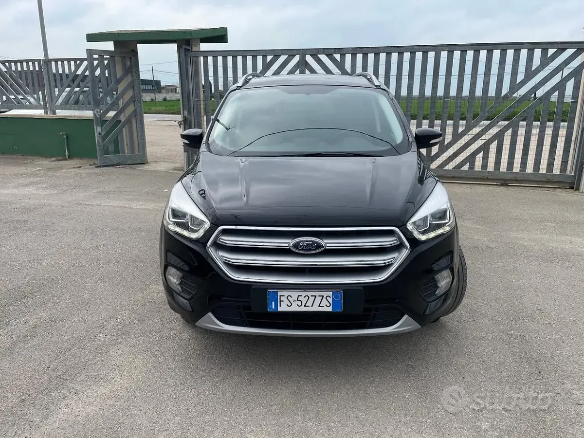 Usata Ford Kuga Titanium 120 CV (88 kW) 2018 Nero SUV
