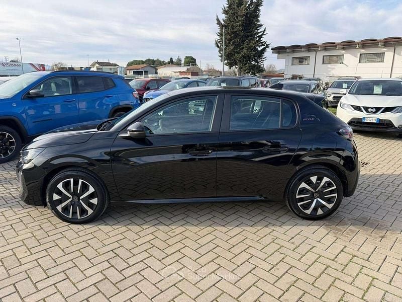 Usata Peugeot 208 Style 101 CV (74 kW) 2025 Nero Utilitaria