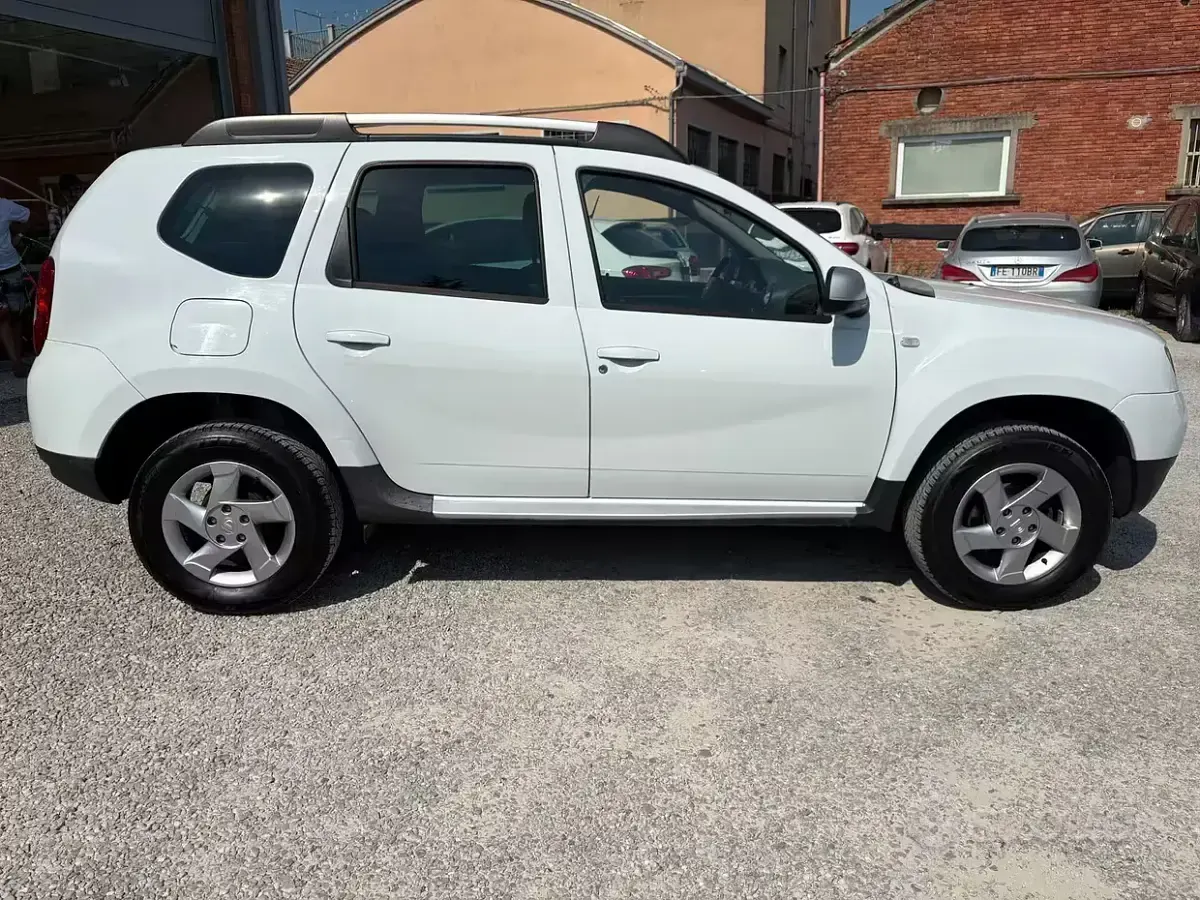 Usata Dacia Duster 105 CV (77 kW) 2011 Bianco SUV
