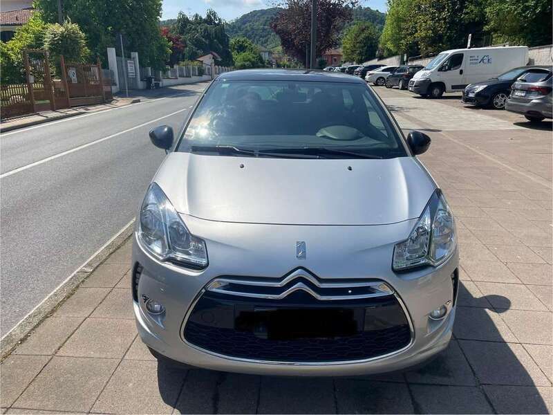 Argento Usata 2014 Citroën DS3 Tre volumi | 6900 € (Buon prezzo) - Immagine 1/4