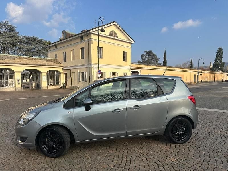 Usata Opel Meriva 120 CV (88 kW) 2014 Argento Monovolume