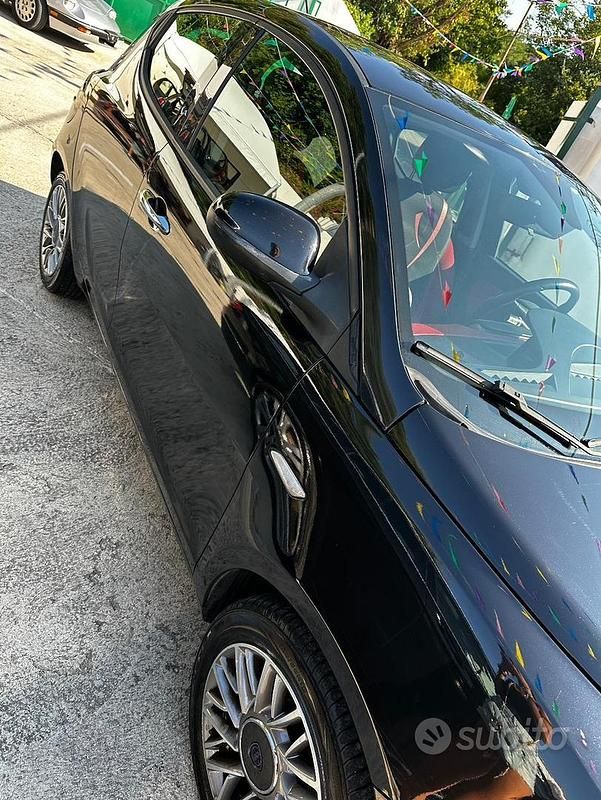 Usata Lancia Ypsilon 69 CV (50 kW) 2013 Nero Utilitaria