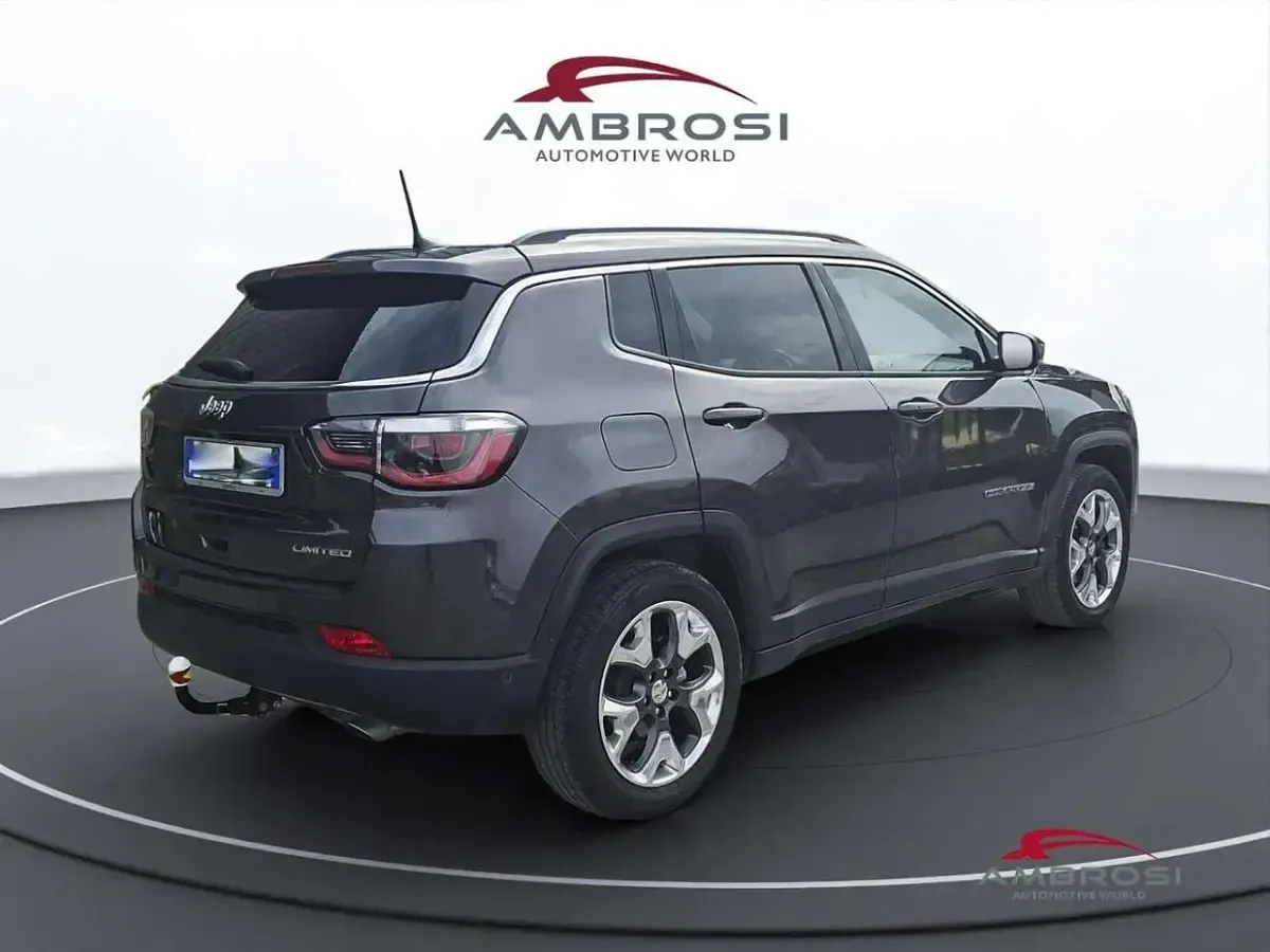 Usata Jeep Compass Limited 140 CV (102 kW) 2018 Grigio SUV