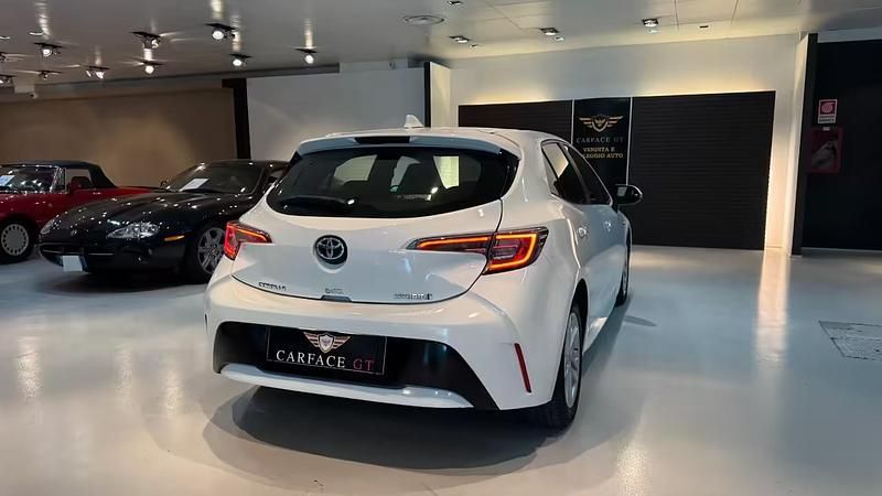 Usata Toyota Corolla Active 153 CV (112 kW) 2021 Bianco Berlina